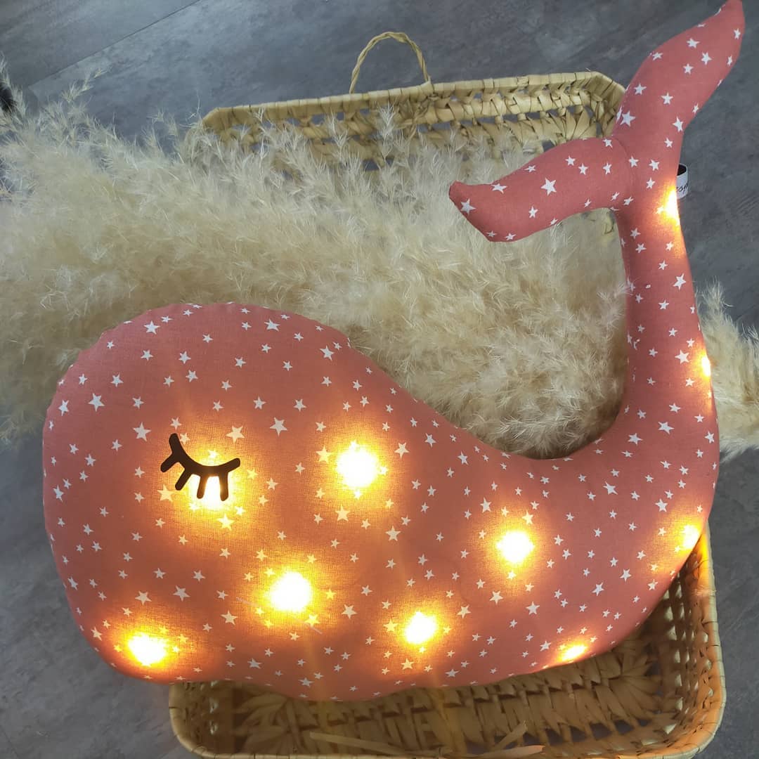 Coussin Lumineux baleine |veilleuse bébé les petits titous