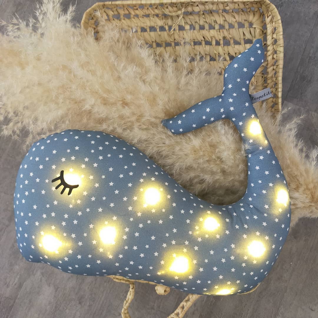 Coussin Lumineux baleine |veilleuse bébé les petits titous