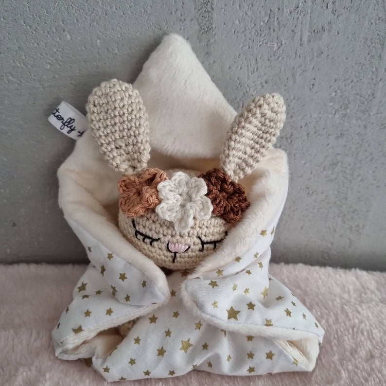doudou-crochet-creation-artisanale-cadeau-de-naissance-9-mois-_-me-voila
